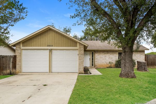 Attached, Exterior, Facade, Brick Facade, Ranch