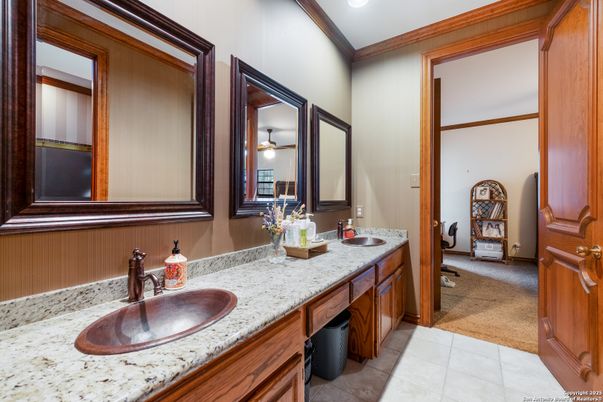 Bathroom, Dual Sink Vanities, Interior, Recessed Lighting