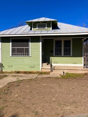 Exterior, Facade, Solar Panels, Ranch