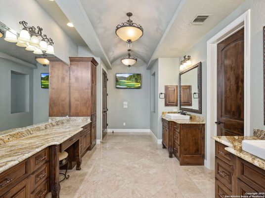 Bathroom, Dual Sink Vanities, Interior, Recessed Lighting
