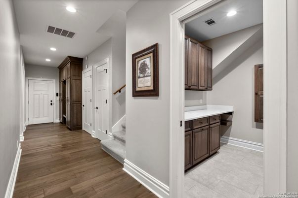Interior, Recessed Lighting, Wood Texture Flooring