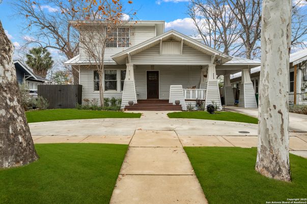 Exterior, Facade, American Craftsman