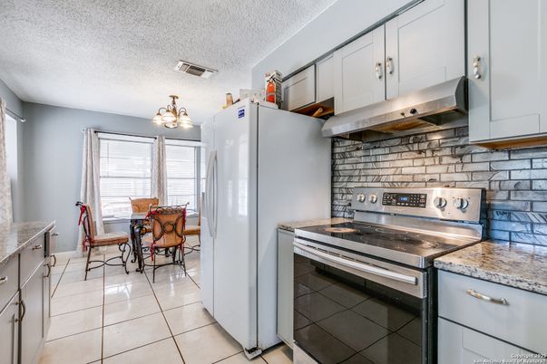 Dining room, Interior, Kitchen, Stainless Steel Appliances