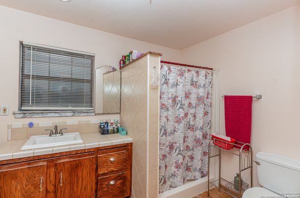 Bathroom, Interior, Tile Countertops