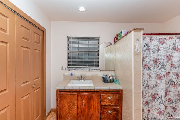 Bathroom, Interior, Recessed Lighting, Tile Countertops