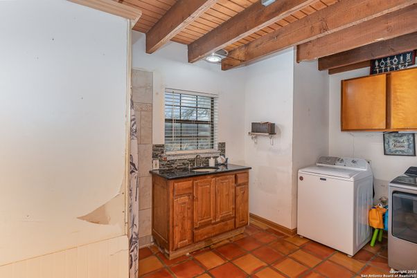 Interior, Washer, Wooden Beams, Wooden Ceilings