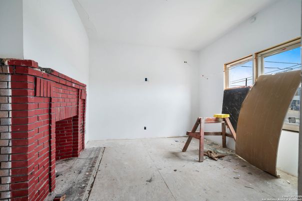 Empty room, Interior