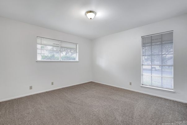 Empty room, Interior