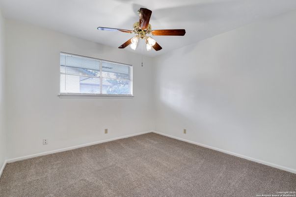 Empty room, Interior