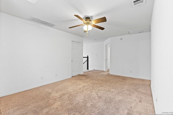 Empty room, Interior