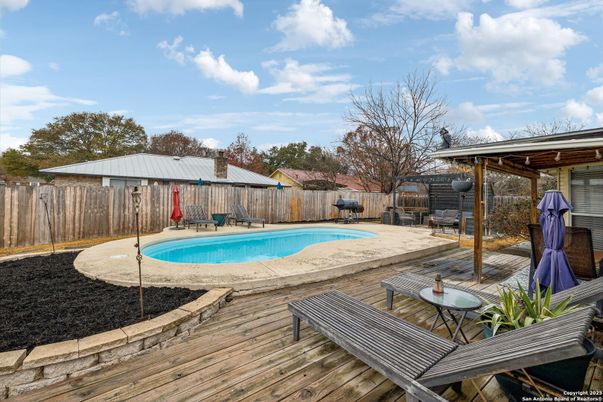 Exterior, Pool