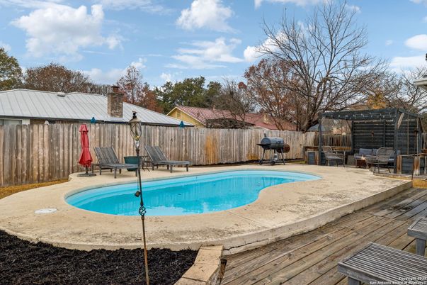 Exterior, Pool