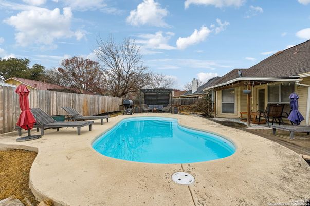Exterior, Pool