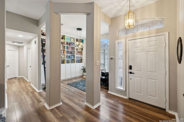 Interior, Pendant Lights, Recessed Lighting, Wood Texture Flooring