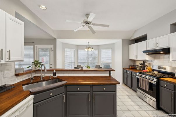 Chandelier, Dining room, Interior, Kitchen, Recessed Lighting, Stainless Steel Appliances