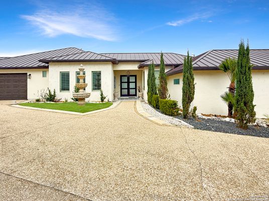 Attached, Exterior, Facade, Ranch