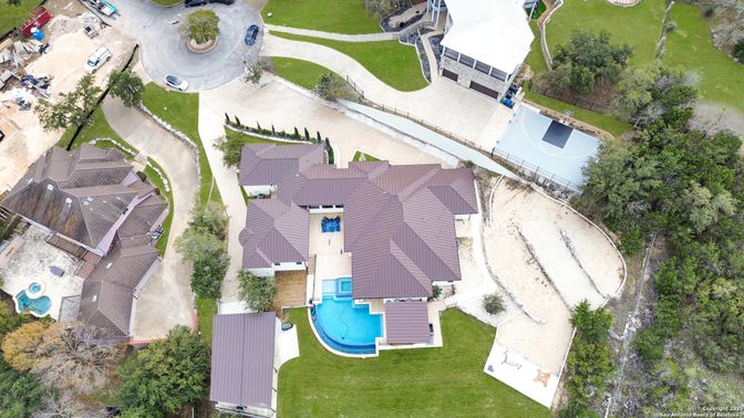 Exterior, Drone