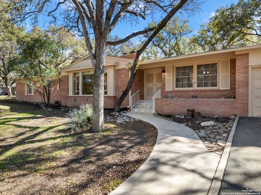 Exterior, Facade, Brick Facade, Ranch