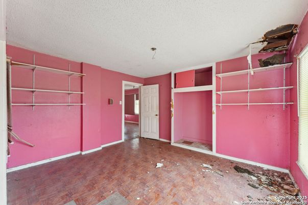 Empty room, Interior, Walk-in Closets