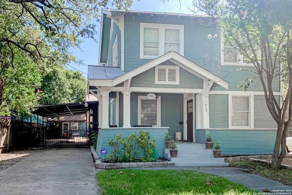 Exterior, Facade, Queen Anne Victorian