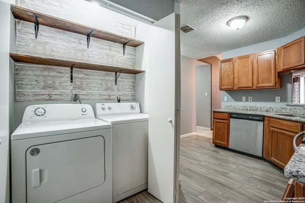 Interior, Washer, Wood Texture Flooring