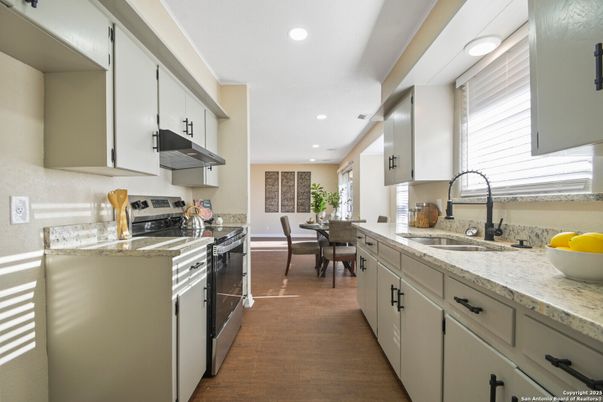 Dining room, Interior, Kitchen, Recessed Lighting, Wood Texture Flooring