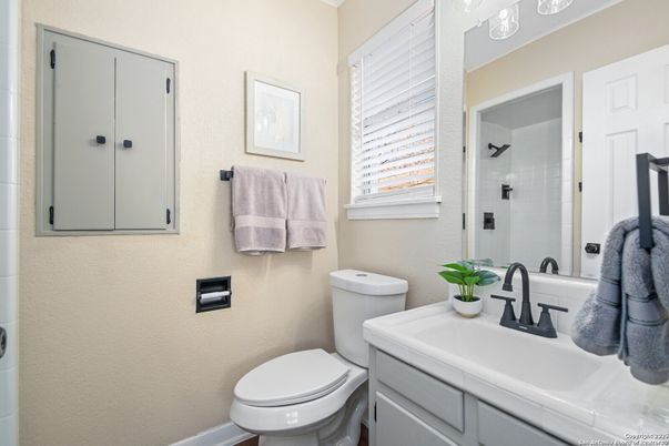 Bathroom, Interior, Tile Countertops
