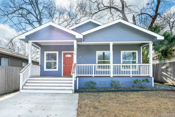 Exterior, Facade, American Craftsman
