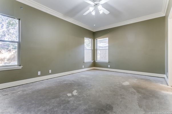 Empty room, Interior