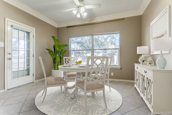 Dining room, Interior