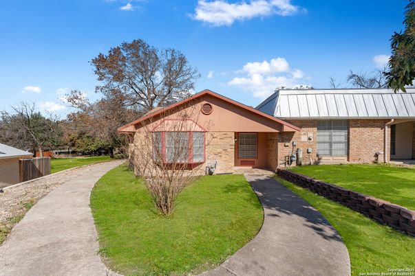 Backyard, Exterior, Facade, Brick Facade, Ranch