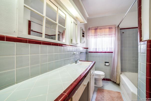 Bathroom, Interior, Tile Countertops