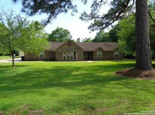 Backyard, Exterior, Facade, Brick Facade, Ranch