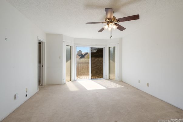 Empty room, Interior