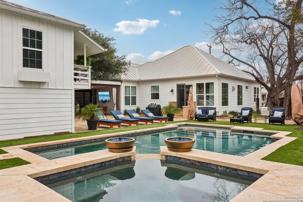 Exterior, Pool