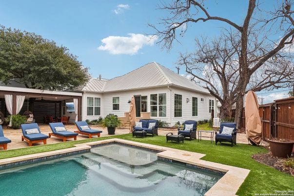 Exterior, Pool