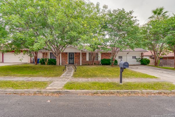 Attached, Exterior, Facade, Brick Facade, Ranch