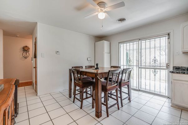 Dining room, Interior