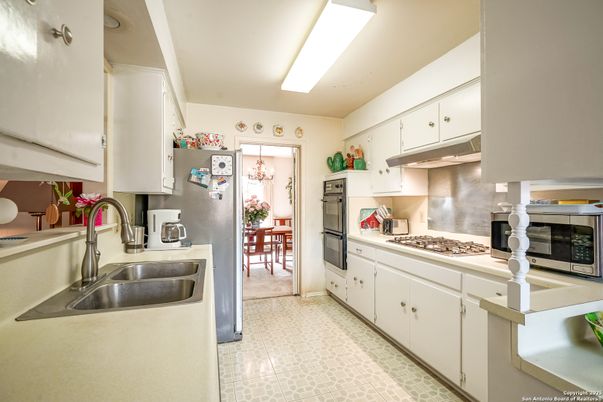 Chandelier, Dining room, Interior, Kitchen