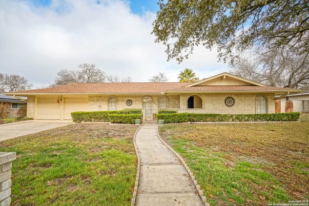 Attached, Exterior, Facade, Brick Facade, Ranch