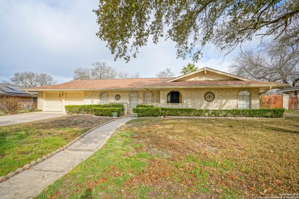 Attached, Exterior, Facade, Brick Facade, Ranch