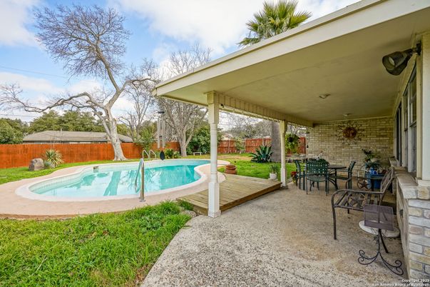 Exterior, Pool