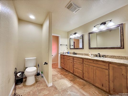 Bathroom, Dual Sink Vanities, Interior, Recessed Lighting