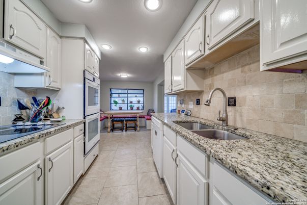 Dining room, Interior, Kitchen, Recessed Lighting