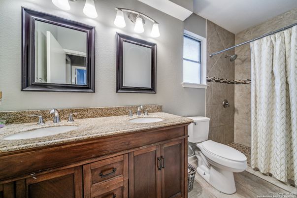 Bathroom, Dual Sink Vanities, Interior