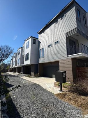 Attached, Exterior, Facade, Rowhouse