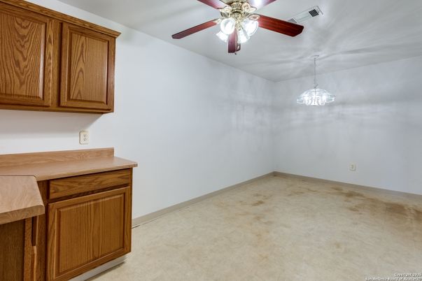 Empty room, Interior, Pendant Lights