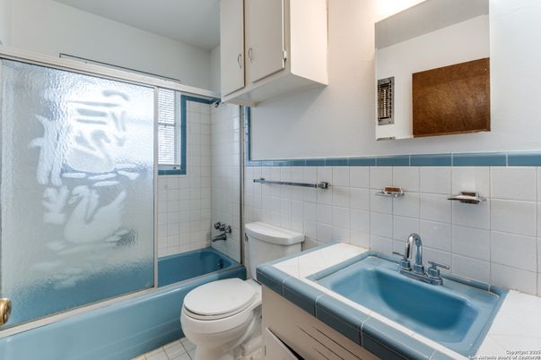 Bathroom, Interior, Tile Countertops