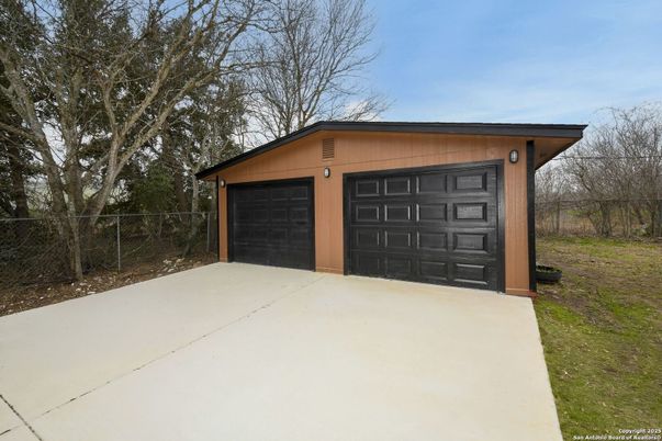 Detached Garage, Exterior