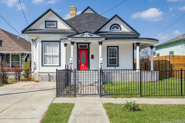 Exterior, Facade, Queen Anne Victorian